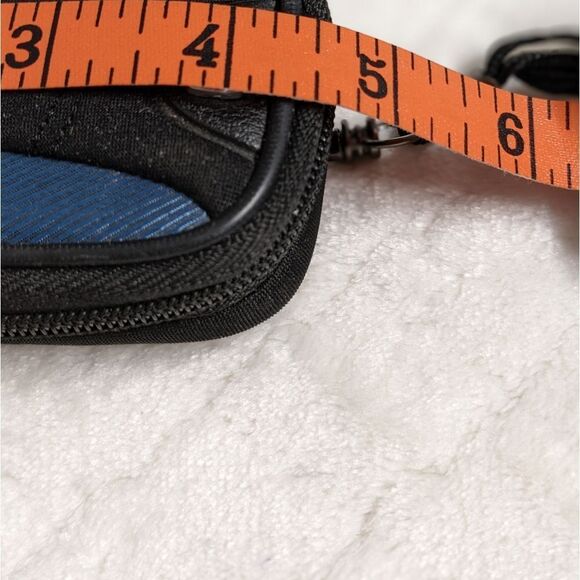 NWOT Swiss Army/SwissGear Zip Around Wallet w/ Wrist Lanyard - Picture 7 of 10